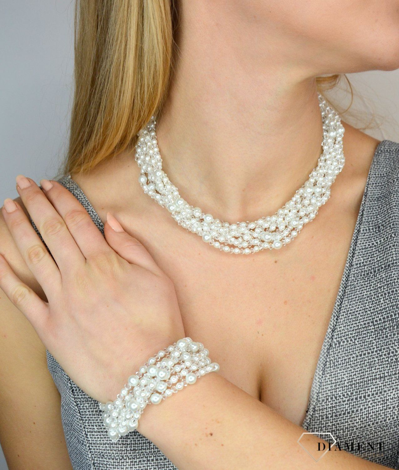 Naszyjnik Swarovski element i perełki syntetyczne NR 624 wykonana ze srebra próby 925 oraz ekskluzywnych kryształów Swarovski® crystals. Biżuteria naszyjnik Swarovski Radziszewska1.jpg